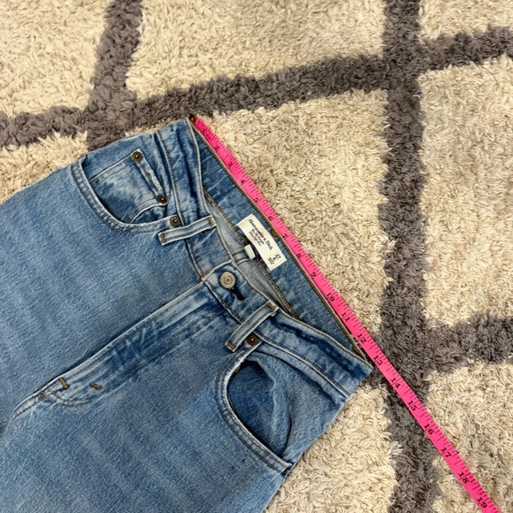 Abercrombie & Fitch Curve Love Ultra High Rise 90s Straight Jean - Picture 5 of 6